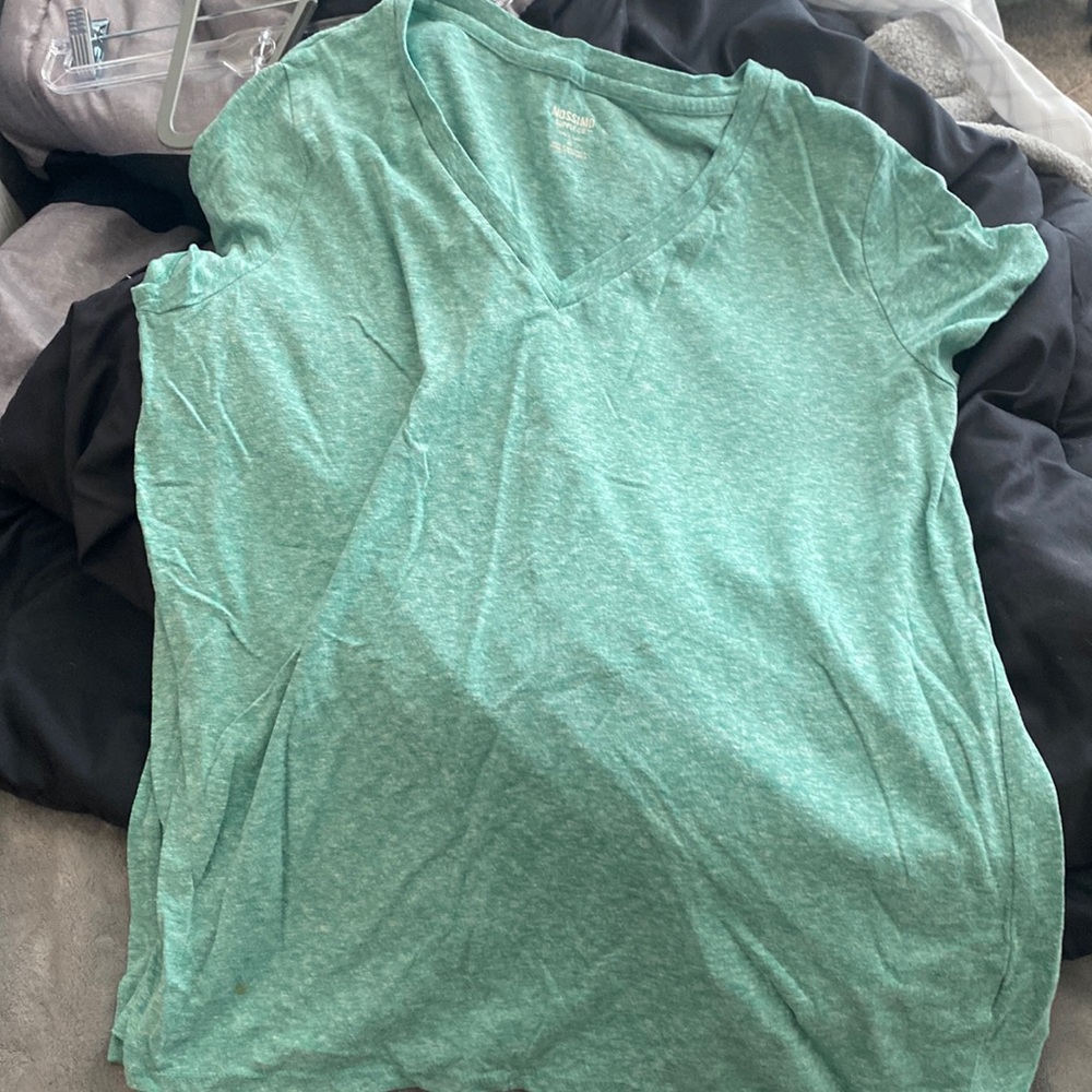 Heathered green v neck short sleeve t shirt